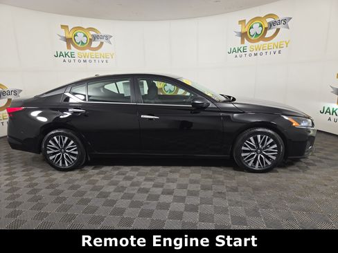 Used 2025 Nissan Altima 2.5 SV FWD image 10