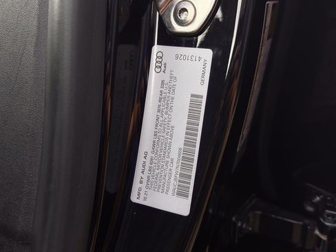 Used 2022 Audi e-tron GT Premium Plus w/ Performance Package image 29