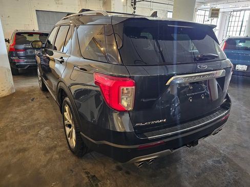 Used 2022 Ford Explorer Platinum w/ Equipment Group 601A AWD/4WD image 2