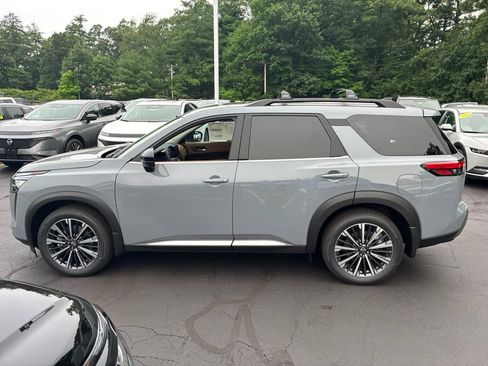 New 2026 Nissan Pathfinder Platinum AWD/4WD image 4
