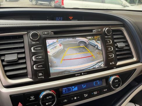 Used 2015 Toyota Highlander Limited Platinum image 29