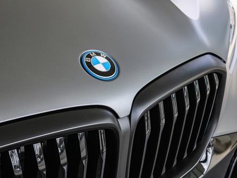 New 2026 BMW X5 xDrive50e w/ M Sport Package AWD/4WD image 9