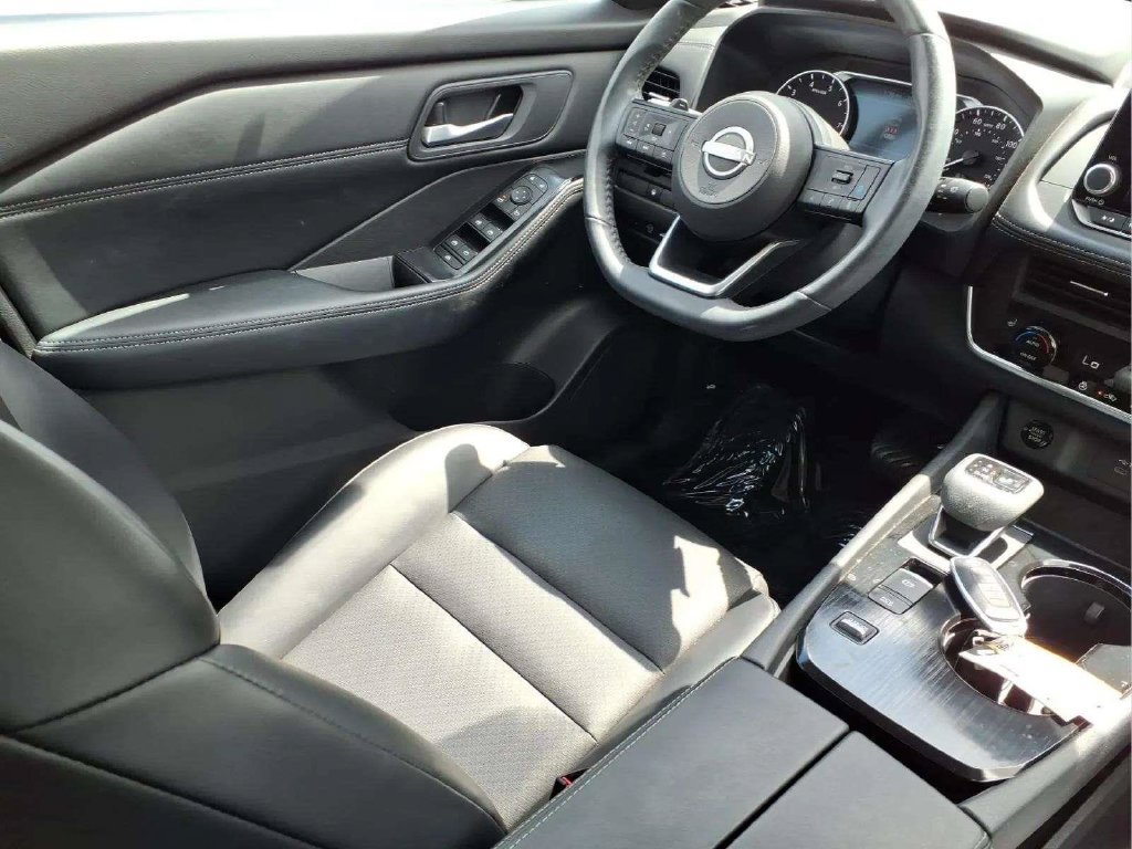 Used 2024 Nissan Rogue SV w/ SV Premium Package FWD image 9