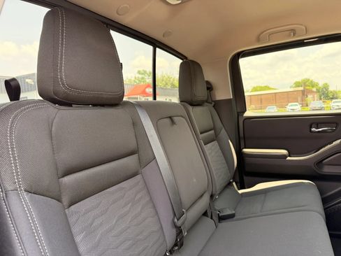 Used 2022 Nissan Frontier SV AWD/4WD image 34