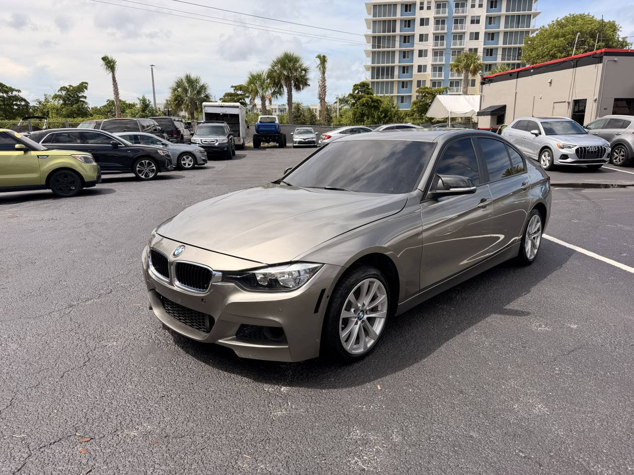 Used 2017 BMW 320i Sedan RWD image 3