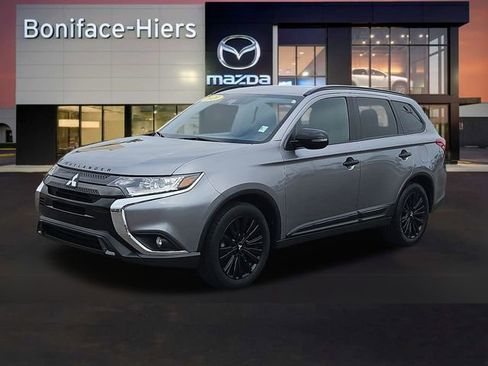 Used 2020 Mitsubishi Outlander SE image 2
