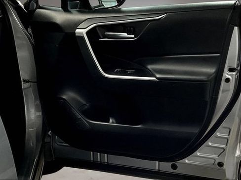 Used 2022 Toyota RAV4 XLE AWD/4WD image 29