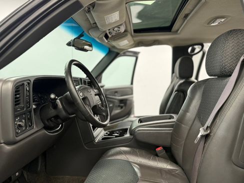 Used 2003 Chevrolet Avalanche 4x4 w/ Suspension Package, Off-Road image 34