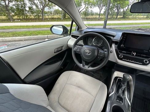 Used 2022 Toyota Corolla LE FWD image 9