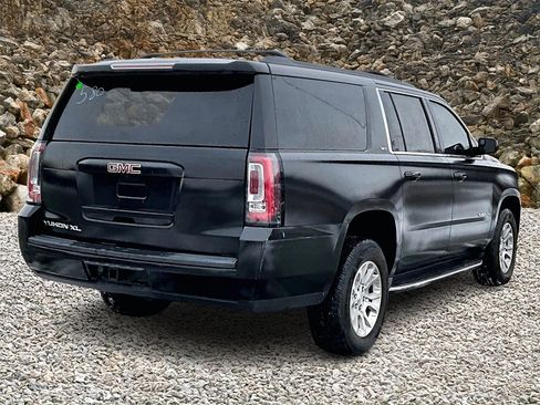 Used 2019 GMC Yukon XL SLT image 2
