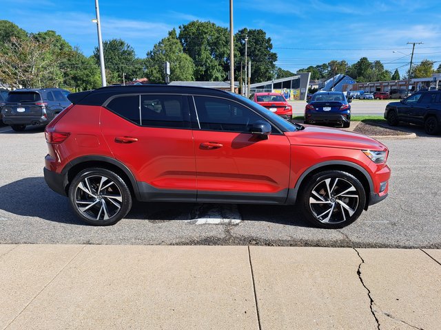 Used 2021 Volvo XC40 T4 R-Design w/ Climate Package FWD image 7