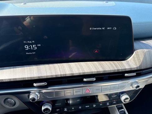 Used 2025 Kia Telluride SX w/ SX Captain's Chair Package FWD image 15