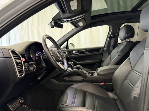 Certified 2023 Porsche Cayenne S image 5