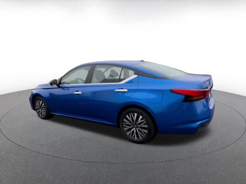 Used 2025 Nissan Altima 2.5 SV image 10