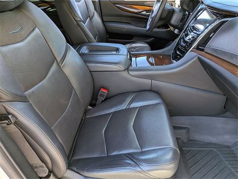 Used 2020 Cadillac Escalade Luxury image 28
