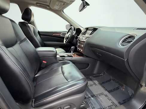 Used 2020 Nissan Pathfinder Platinum FWD image 32