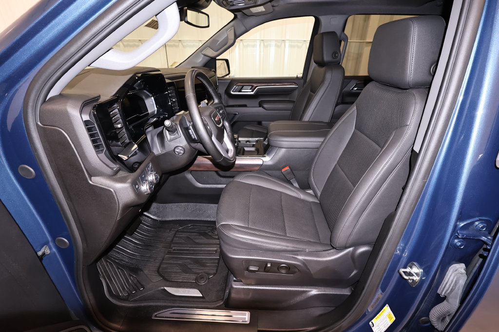 Used 2024 GMC Sierra 1500 SLT w/ SLT Premium Package AWD/4WD image 14