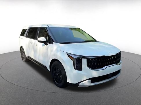 Used 2026 Kia Carnival FWD image 3