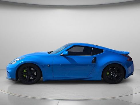 Used 2009 Nissan 370Z Touring w/ Sport Pkg RWD image 3