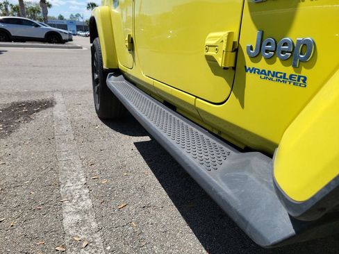 Used 2022 Jeep Wrangler Unlimited Sahara image 17