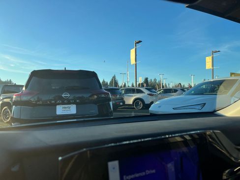 Used 2025 Toyota Camry LE image 17