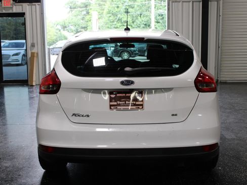 Used 2018 Ford Focus SE FWD image 4