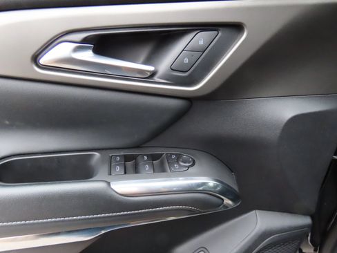 Used 2025 Chevrolet Traverse LT image 23