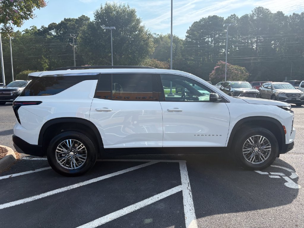 Used 2026 Chevrolet Traverse LT w/ Driver Confidence Package FWD image 4