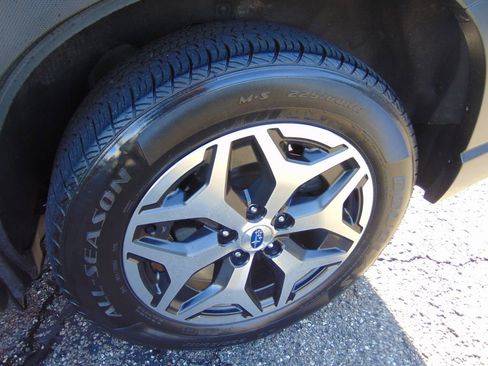 Used 2019 Subaru Forester Premium image 32