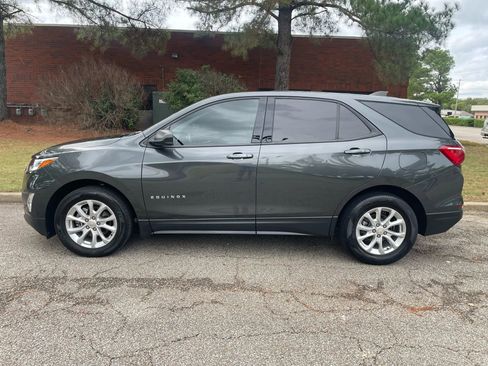 Used 2019 Chevrolet Equinox LS w/ LS Convenience Package image 2
