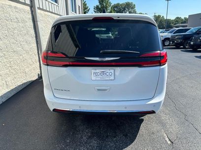 Used 2024 Chrysler Pacifica Touring-L