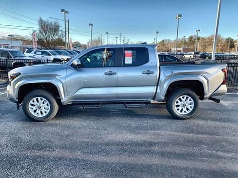 New 2025 Toyota Tacoma SR5 image 5