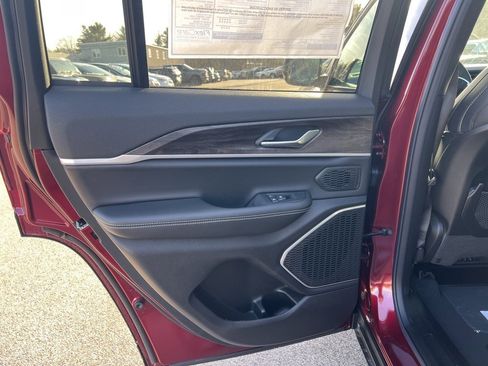 New 2026 Jeep Grand Cherokee Limited image 18