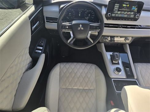 Used 2023 Mitsubishi Outlander SEL image 9