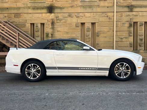 Used 2013 Ford Mustang Premium image 3