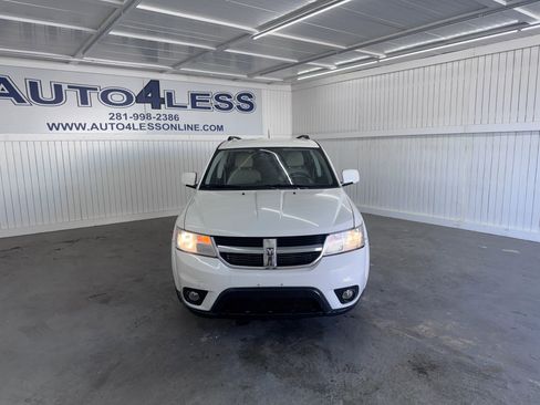 Used 2017 Dodge Journey SXT w/ Comfort/Convenience Group FWD image 2
