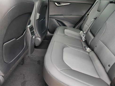 New 2025 Kia Niro EX Touring image 12