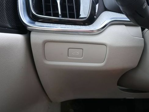 Used 2025 Volvo S60 B5 Plus AWD/4WD image 32