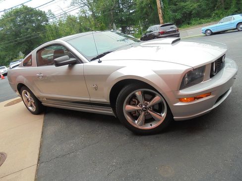 Used 2009 Ford Mustang GT RWD image 2