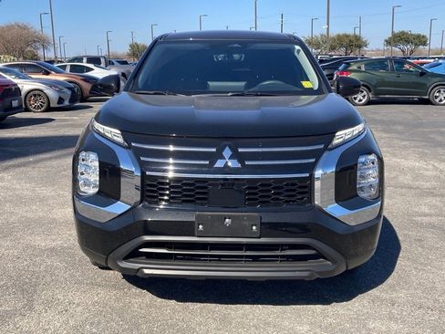 Used 2025 Mitsubishi Outlander ES image 2