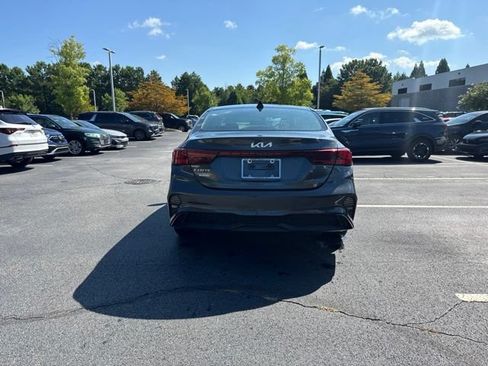 Used 2024 Kia Forte LXS w/ LXS Technology Package FWD image 4