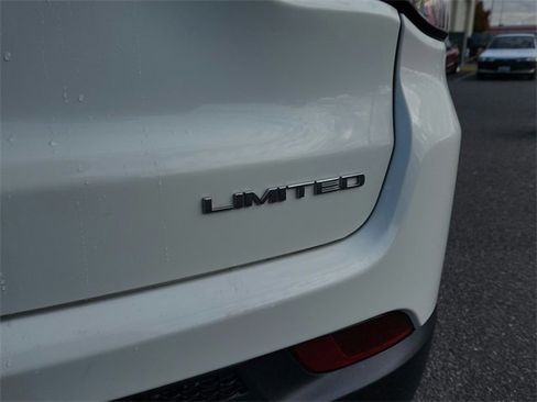 Used 2018 Jeep Compass Limited image 13