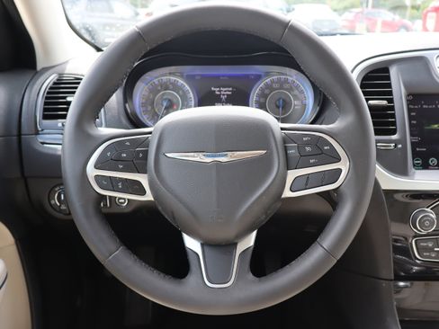 Used 2023 Chrysler 300 Touring L image 15