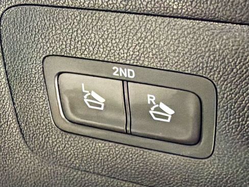 Used 2023 Kia Sorento EX FWD image 13