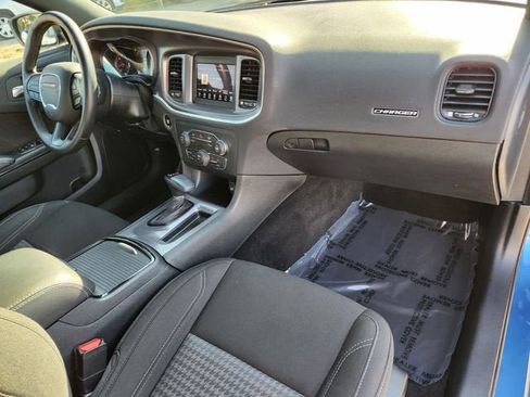 Used 2020 Dodge Charger SXT w/ Blacktop Package image 18