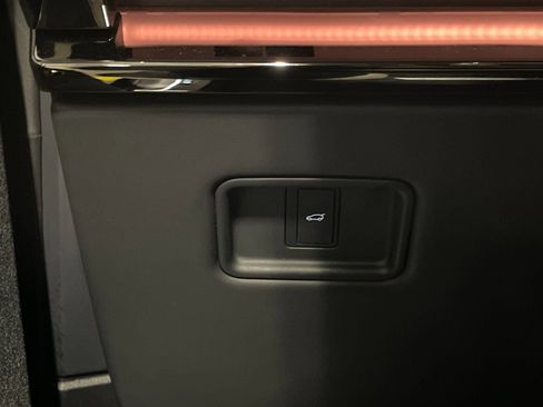 Used 2023 Land Rover Range Rover Sport SE Dynamic image 32