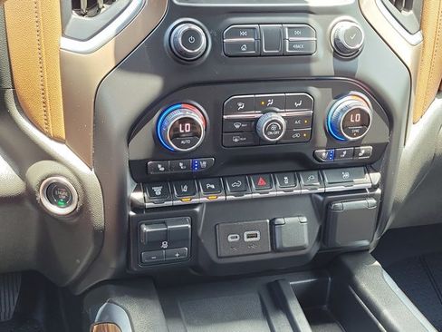 Used 2022 Chevrolet Silverado 3500 High Country w/ Technology Package AWD/4WD image 32
