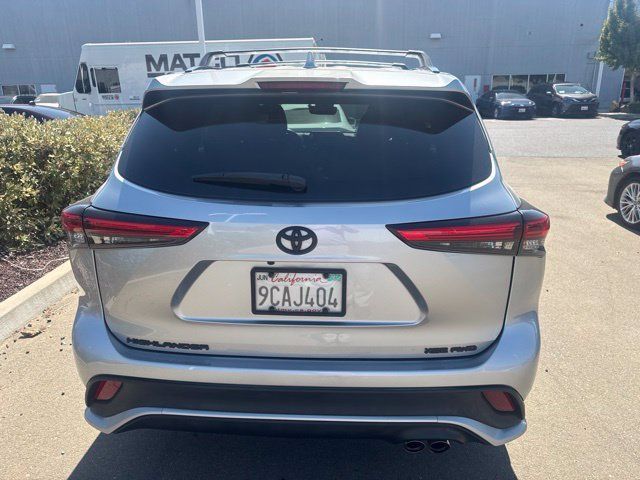 Used 2022 Toyota Highlander XSE AWD/4WD image 3