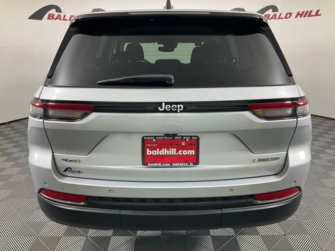 Used 2023 Jeep Grand Cherokee Laredo image 5