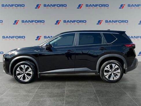 Used 2022 Nissan Rogue SV FWD image 2